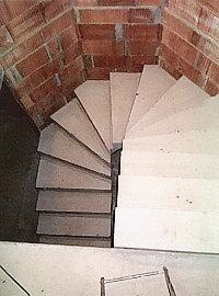 halbgewendelte Treppe